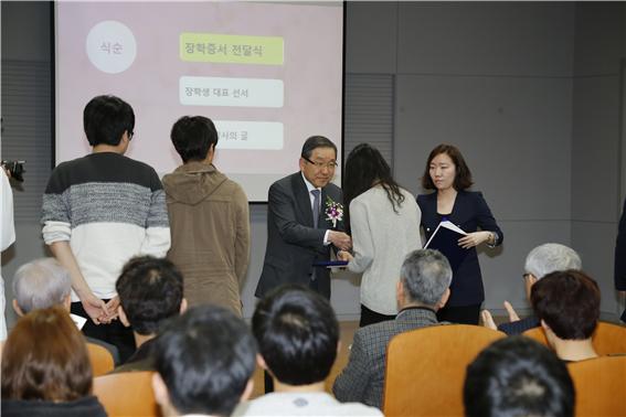 대우장학 장학증서 전달식 열려…단대 수석에 장학금